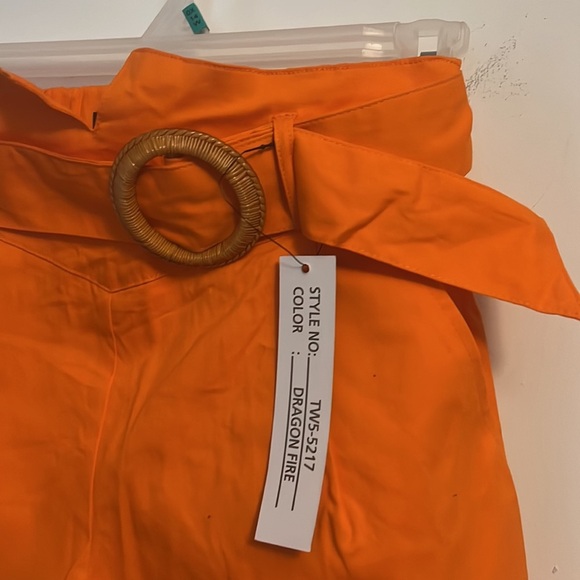 Woman shorts - Picture 2 of 5